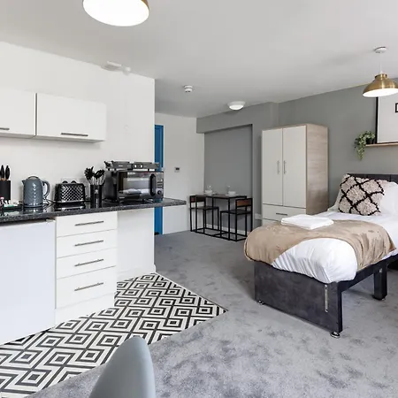 Centre Studio 6 With Kitchenette, Free Wifi And Smart Tv By Yoko Middlesbrough
